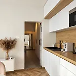 Lam Design Greenery Ac - Balcony Apartman