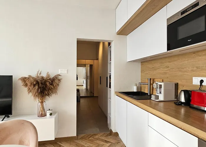 Lam Design Greenery Ac - Balcony Apartment