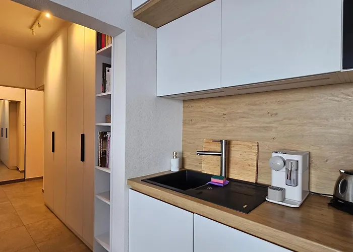 Lam Design Greenery Ac - Balcony Pressburg