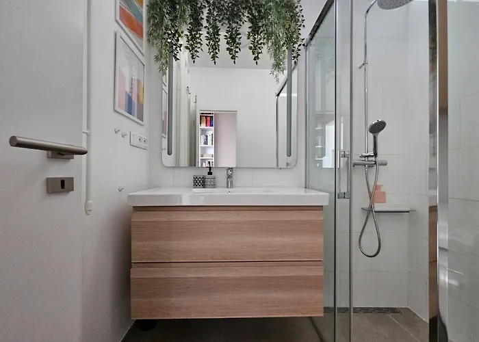 Lam Design Greenery Ac - Balcony Apartman *